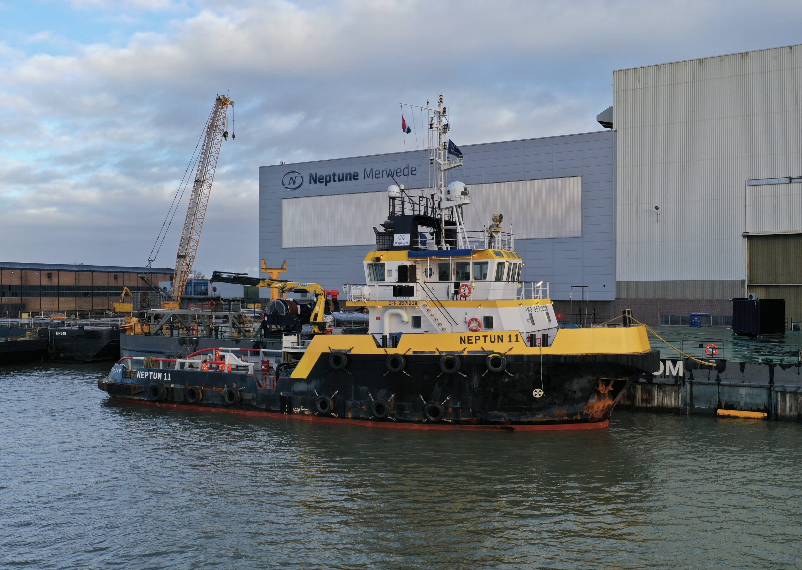 EuroPontoons and barges - Neptune Marine