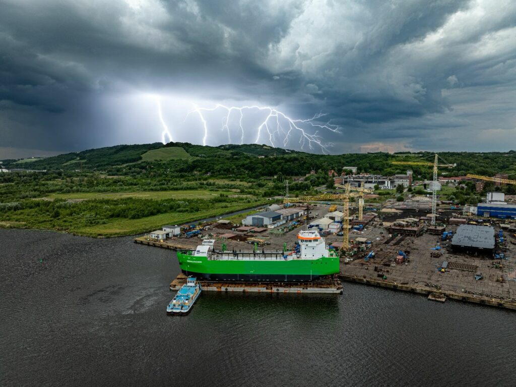 The Emerald Duchess near the PD Port