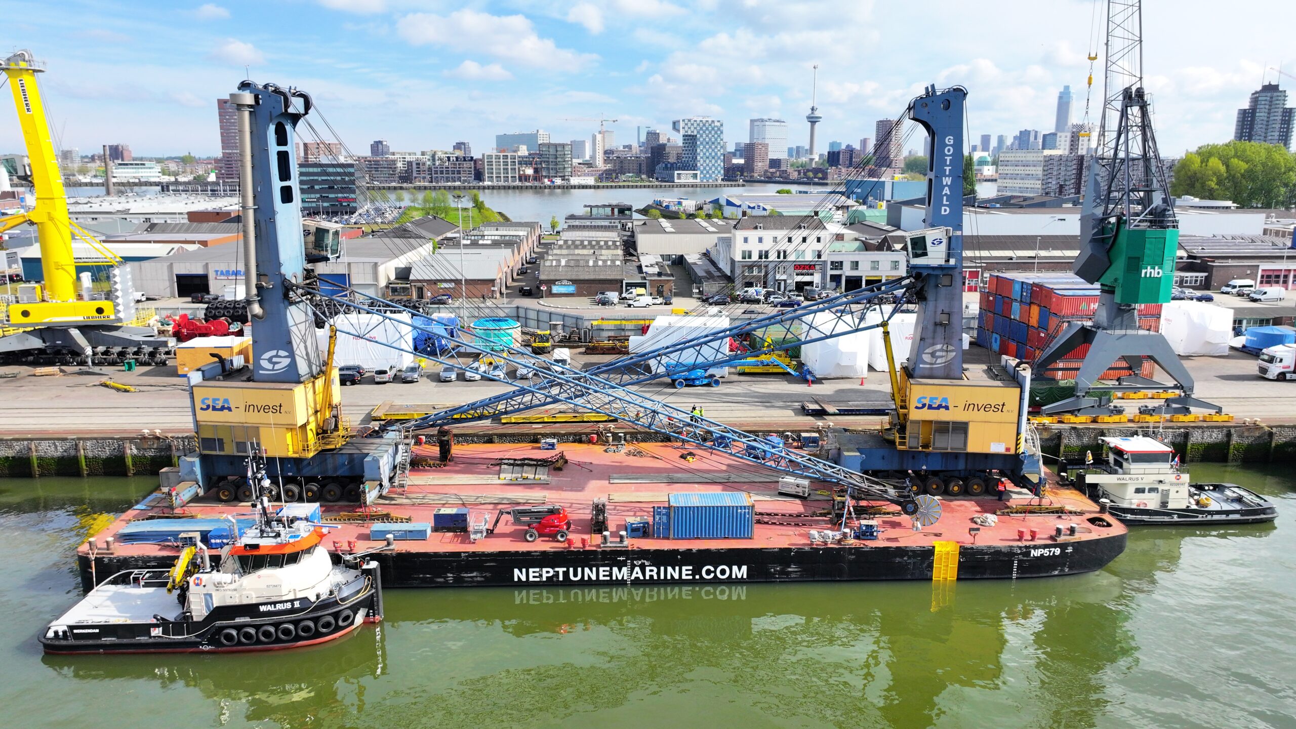 EuroPontoon 7524 docked at a port